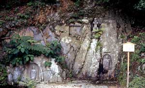 金勝寺磨崖石仏群写真