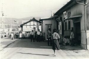 整備前の平群駅前