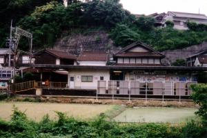 西向付近から見た元山上口駅