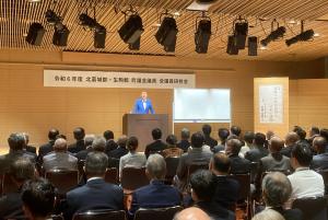 いずみスクエアで講師が講演されている写真