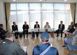 総務建設委員会の様子