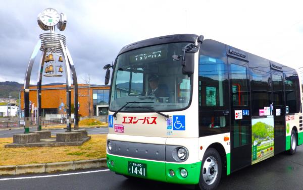 ラッピングバス正面