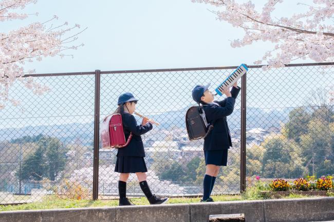 ランドセルと春のハーモニー